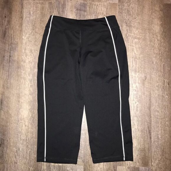 Adidas Yoga Capri Pants: Small - Picture 4 of 4